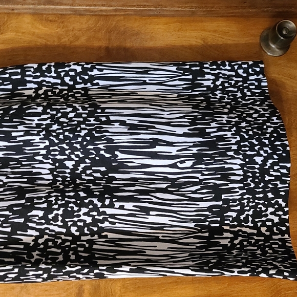 NWT Calvin Klein Black and White Printed Sheath Dress, Size 4 - Picture 7 of 8